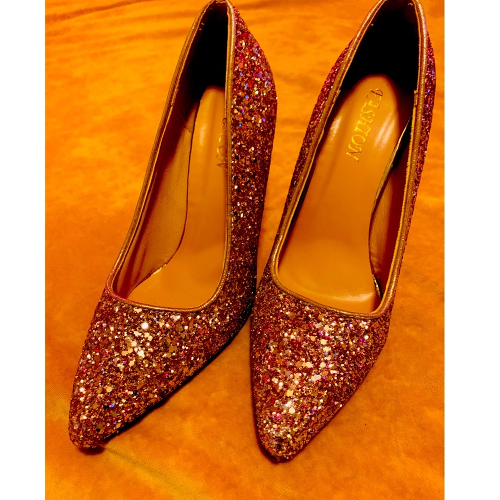 Gold glitter stiletto heels.